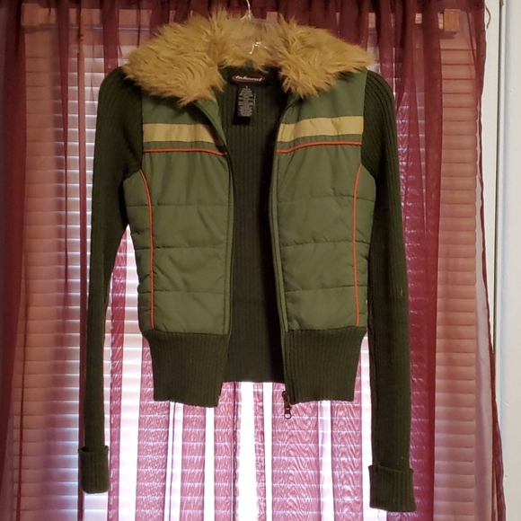 Green jacket with removable faux fur collar - Picture 7 of 9